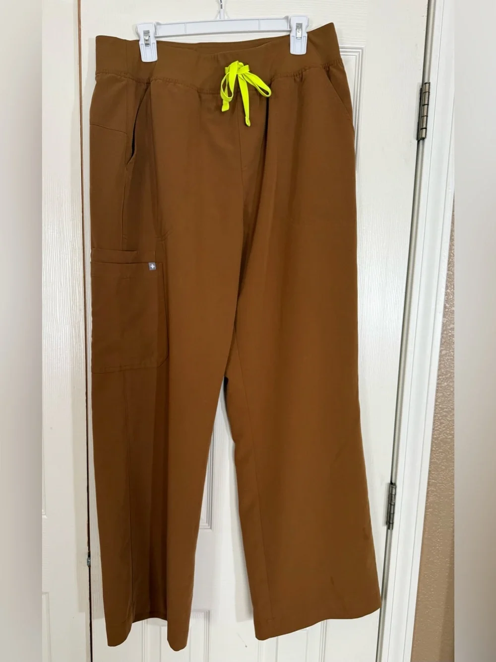 FIGS Technical Collection Brown Scrub Pants XL Cargo Straight Leg